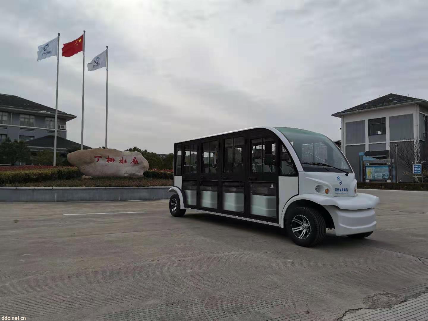 利凯八座全封闭电瓶观光车、电瓶观光车全玻璃门